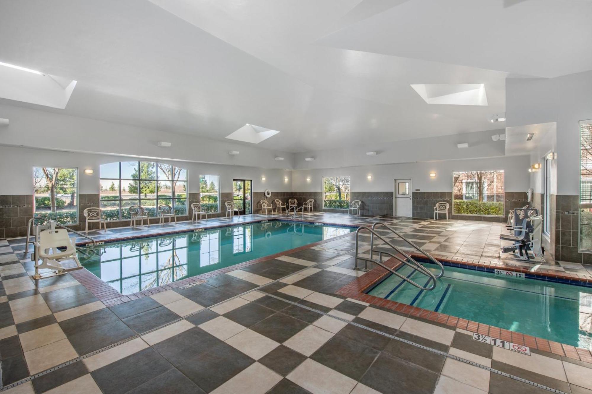 Hotel Staybridge - Roseville Area By Ihg