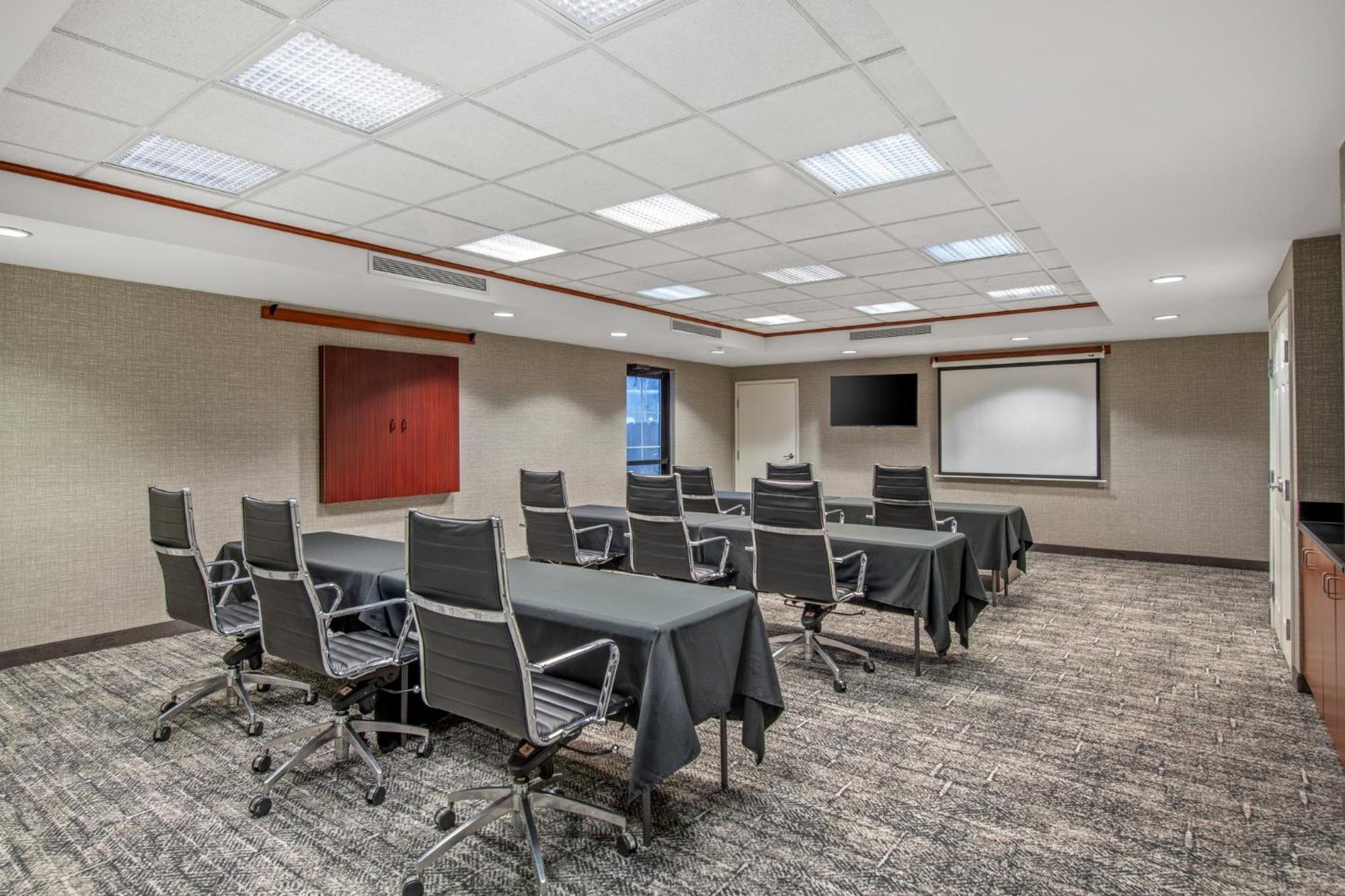 Staybridge - Roseville Area By Ihg Hotel 3*
